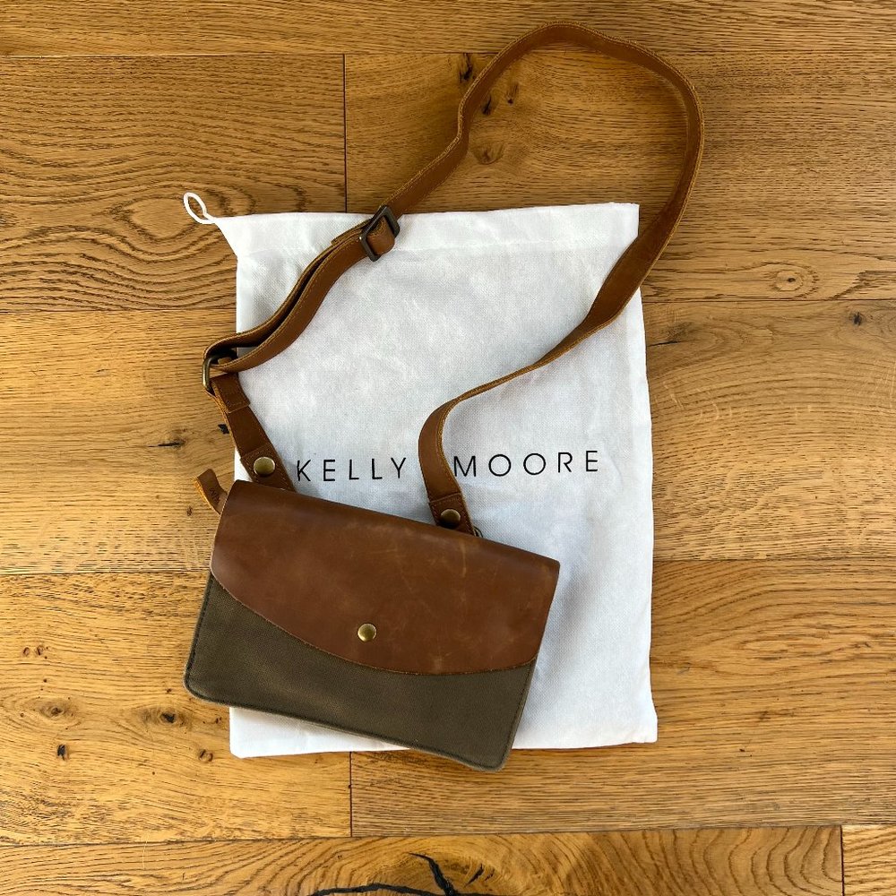 Kelly Moore - Wearable Wallet